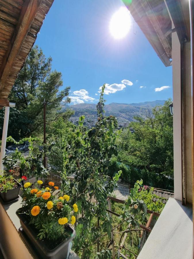B Vishe Guest House Gjirokastër Exterior foto